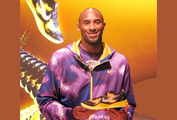 Kobe Bryant Wears Lakers Away Nike Kobe 8 System