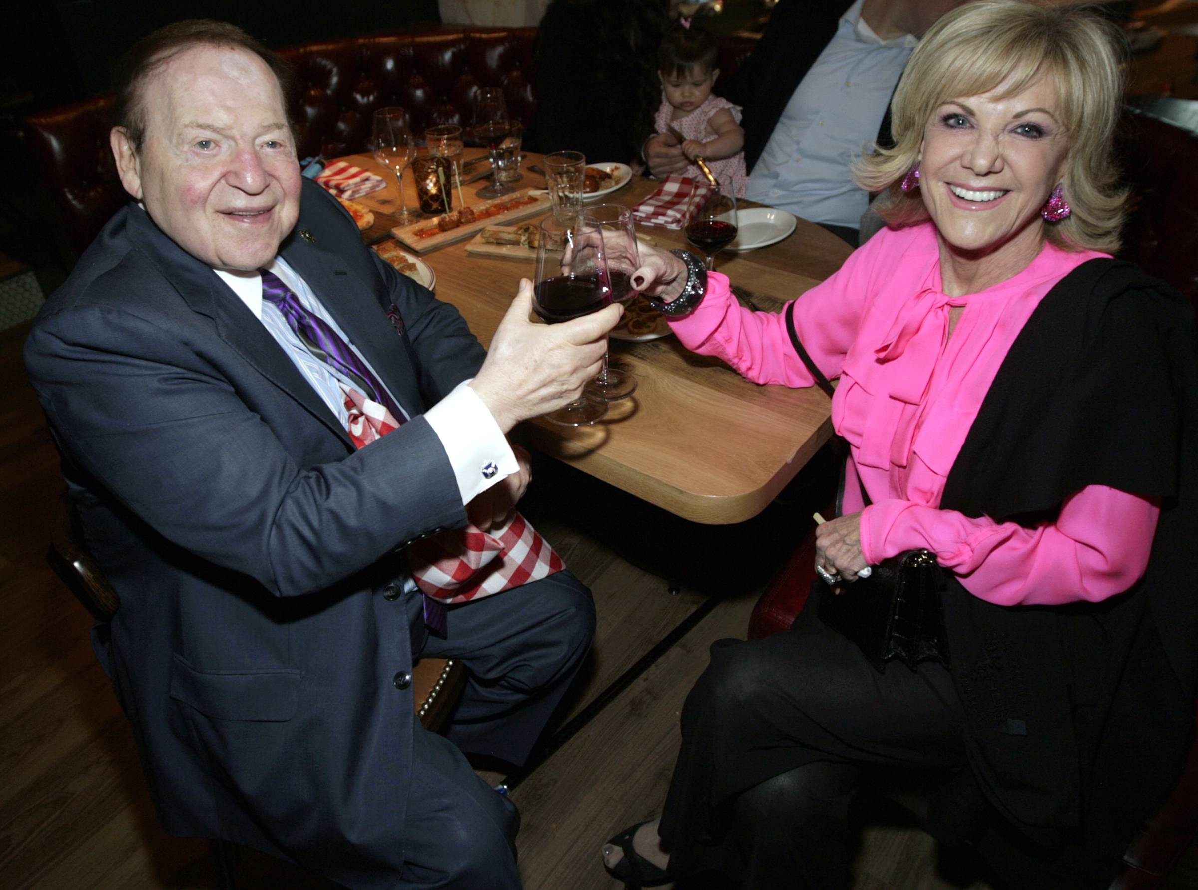 Sheldon Adelson & Elaine Wynn toast to the night. Photos: Los Caraballo 