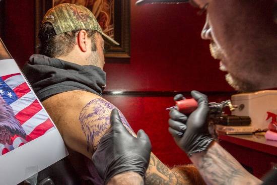 Aaron Lewis gets a tattoo of a bald eagle at Hart & Huntington. Photo: Cody Boor 