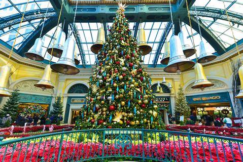 BellagioConservatoryBotanicalGardensHolidayDisplay2013HolidayTree_low