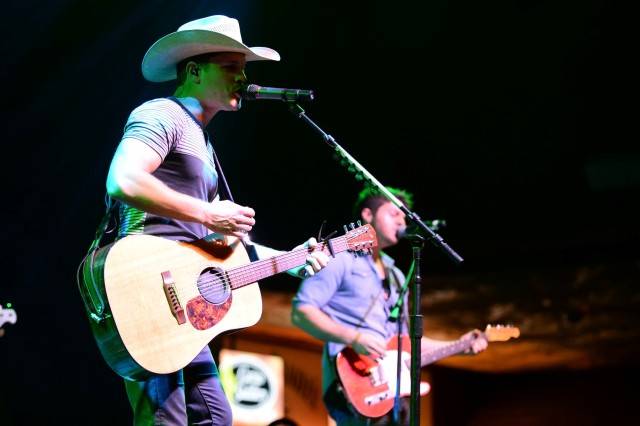 Dustin Lynch performs at the Mirage. Photos: Al Powers/Powers Imagery 