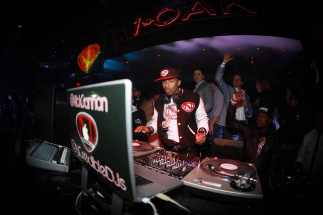 Nick Cannon spins at 1OAK. Photos: Jesse Grant Janet/WireImage 