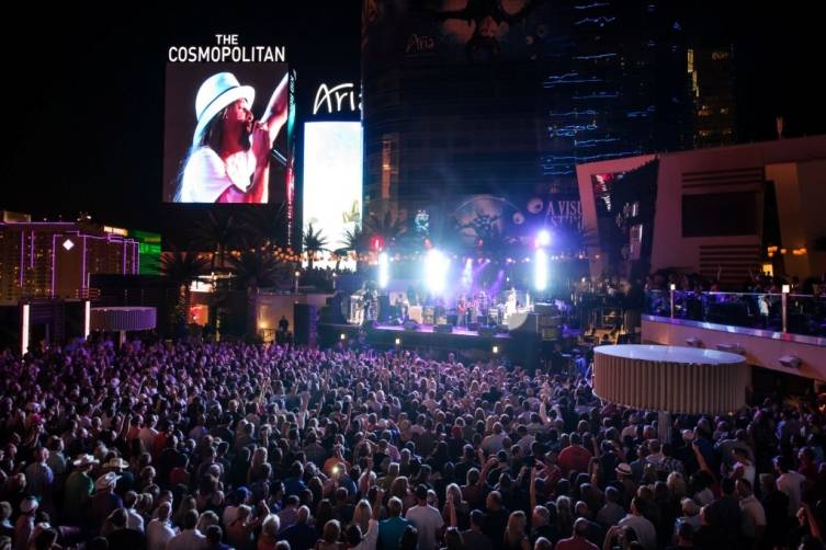 Photos Kid Rock Plays the Boulevard Pool Haute Living