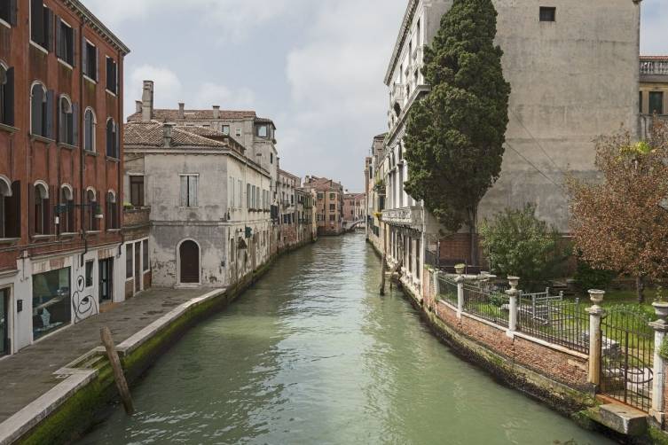 Rio_di_Ca_Foscari_(Venice)_2
