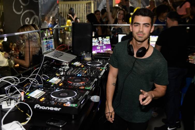Joe Jonas makes his Las Vegas DJ debut at Foxtail Nightclub. Photos: Al Powers/Powers Imagery