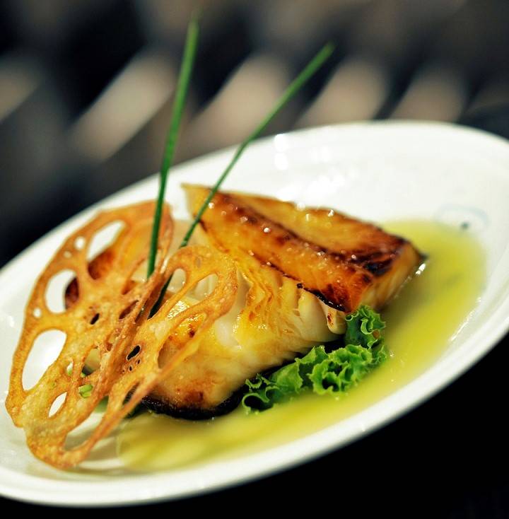 Roasted silver cod with champagne and Chinese honey