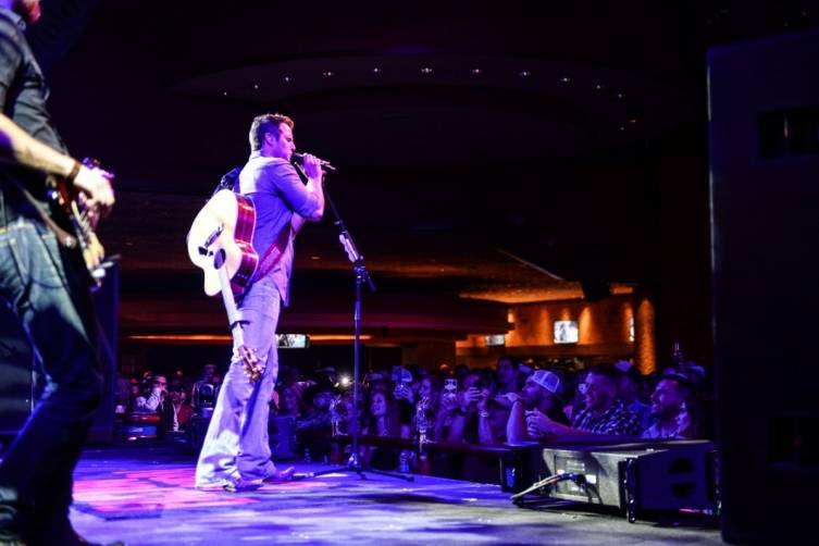 Easton Corbin performs at Rodeo Vegas at the Mirage. Photo: Al Powers/Powers Imagery
