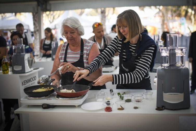 Food aficionados took part in the cookery school lead by celebrity chefs copy