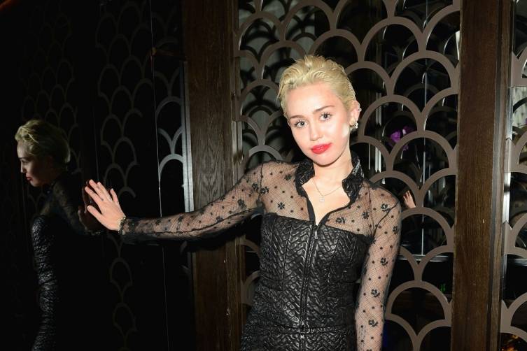 Miley Cyrus dines at Hakkasan.