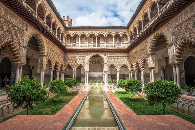 Seville_Patio-in-Royal-Alcazar-1940x1366