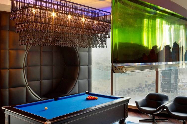 W Doha Hotel & Residences: Extreme Wow Suite Billiards