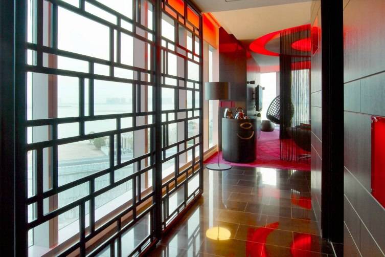 W Doha Hotel & Residences: Wow Suite Livingroom