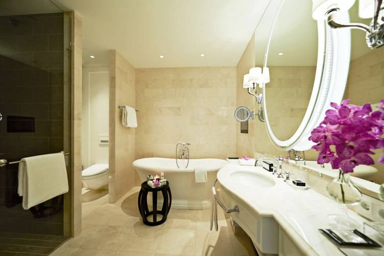 Bathroom-Royal-Suite