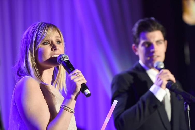 Kristen Bell (L) and host Max Greenfield 