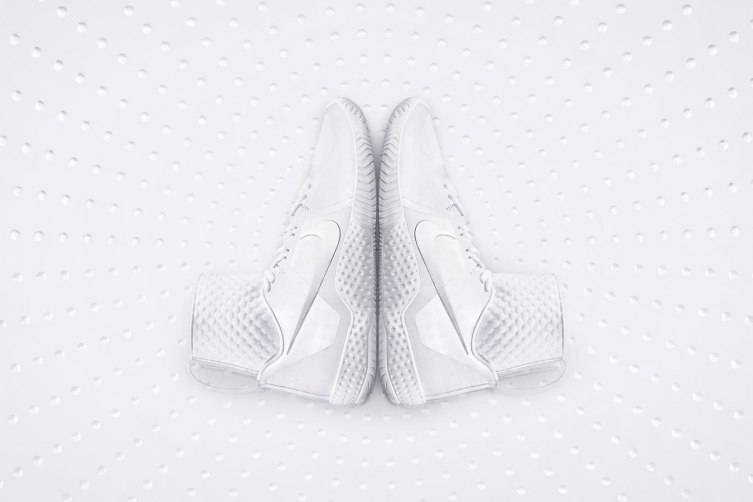 NikeCourt Flare in White