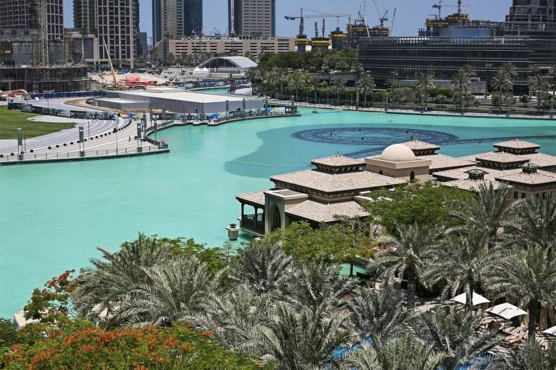 Palace-Downtown-Dubai-Pool-View-2015