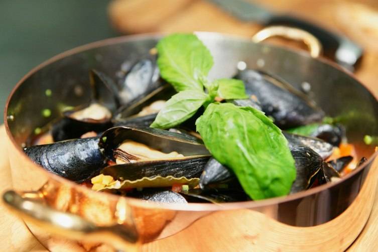 mussels-basil