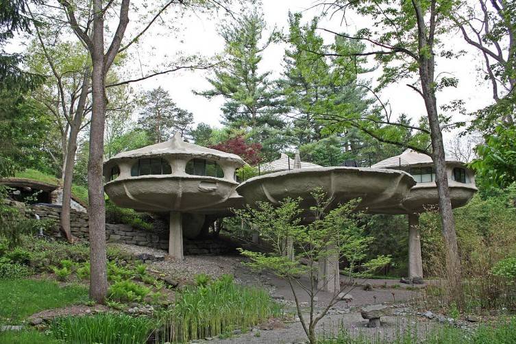 Mushroom-House-exterior