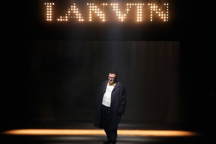 Israeli fashion designer Alber Elbaz acknowledges applause at the end of his Spring-Summer 2016 ready-to-wear fashion collection for Lanvin, presented during the Paris Fashion Week, in Paris, Thursday, Oct. 1, 2015. (AP Photo/Thibault Camus)