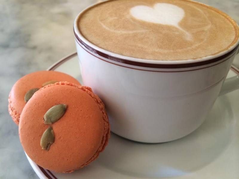 Pumpkin macarons and a pumpkin latte 