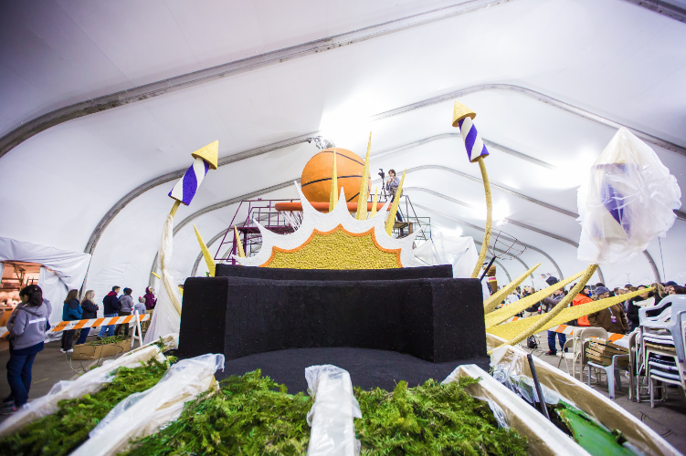 Lakers Float Preview (4)
