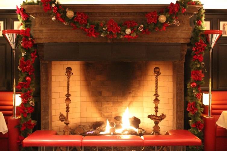 The Lambs Club Holiday Photo Fireplace