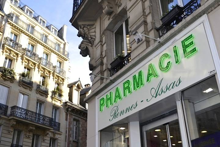 Sick-in-Paris-Pharmacy