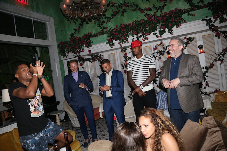 Maxwell singing to celebrate Carmelo Anthony's birthday at Socialista on May 28, 2016 in New York City. (Photo by Johnny Nunez/Getty Images for Haute Living)