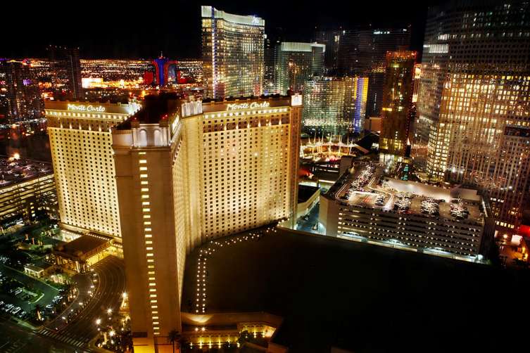 Monte_Carlo_Exterior_-_with_Las_Vegas_skyline