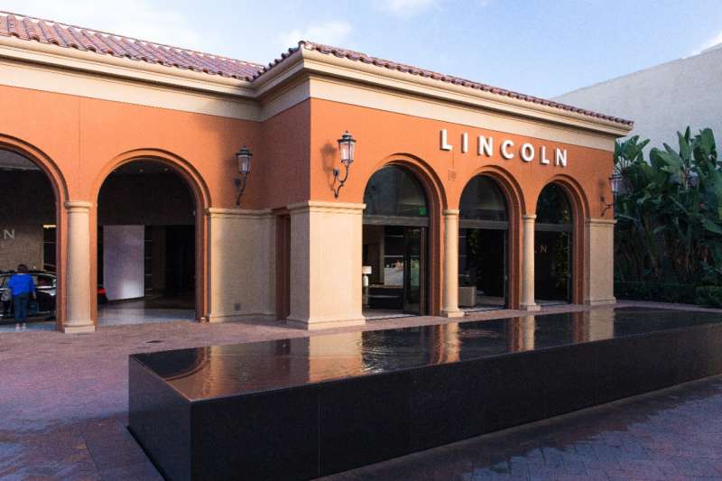 A multi-use Lincoln Experience Center, allowing guests to learn more about Lincoln at their own pace, is now open on Fashion Island in Newport Beach, Calif.