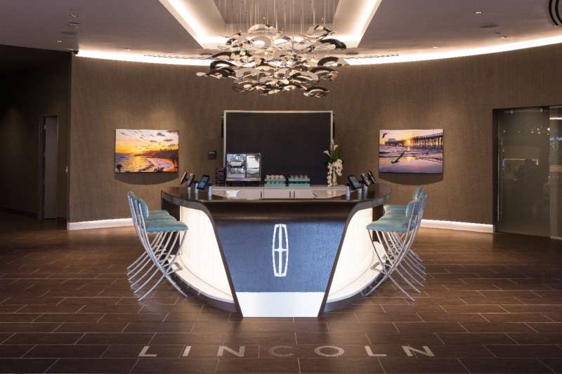 At the connectivity bar, guests can become familiar with relevant luxury information, activities and experiences.