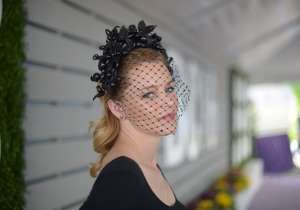 Elizabeth Banks at the 2016 Breeders Cup World Championships at Santa Anita Park on November 5
