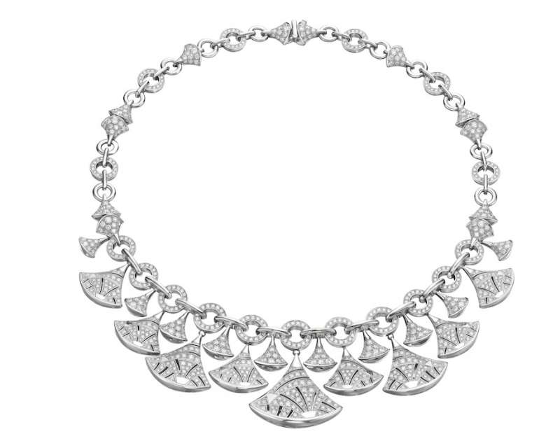 DIVA’S DREAMBulgari’s Diva’s Dream is a 13.1 carat necklace in white gold with round mounted setting pavé. Price upon request