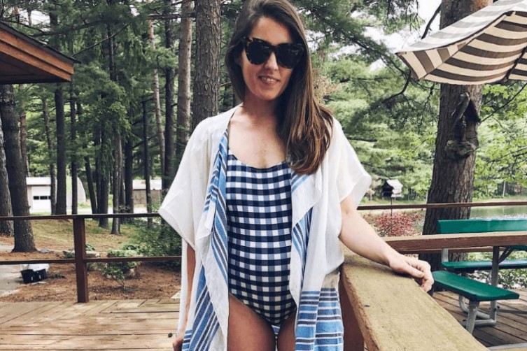Blogger Liz Adams makes expectant-mom style look chic. 