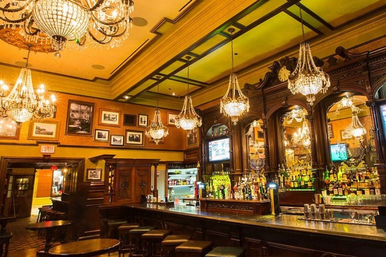The Best Places To Dine Out For Christmas In Las Vegas Ri Ra Irish Pub Haute Living