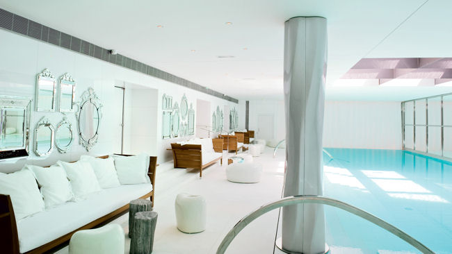 Spa-My-Blend-by-Clarins-pool