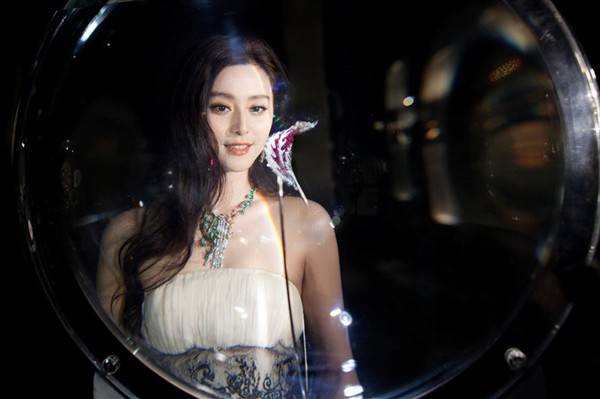 Van Cleef & Arpels Timeless Beauty 本　上海 Van Cleef & Arpels' “Timeless Beauty” Exhibit in Shangai - Haute