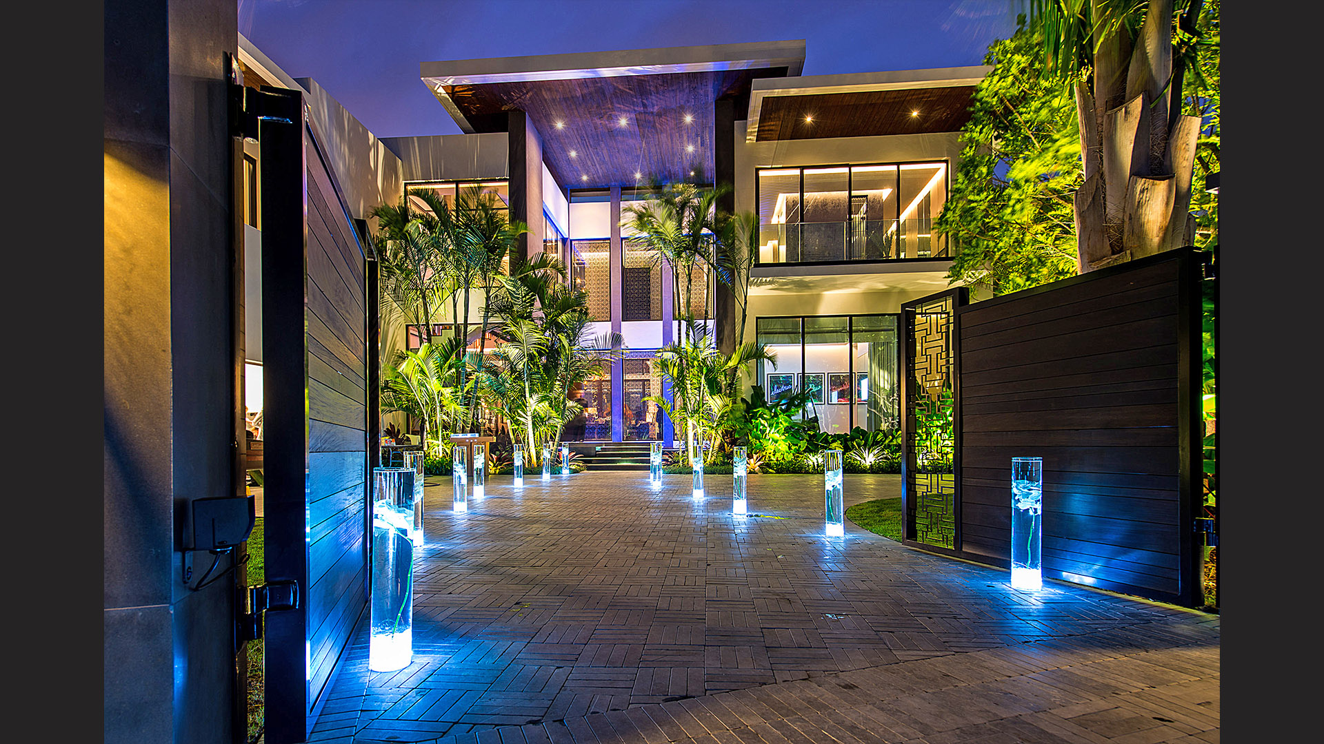 North Bay Road Residence exterior view