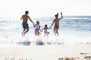 4 Ways For the Entire Family to Slim Down at the Beach