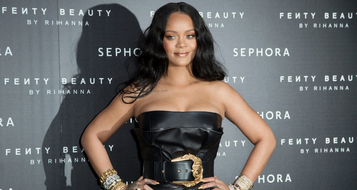 Rihanna S New Light Coverage Foundation With Fenty Beauty