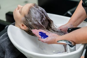 Set,Of,Hair,Bleaching,Process.,Hair,Stylist,Using,Purple,Shampoo