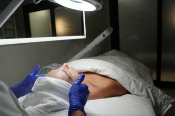 women during skin procedure