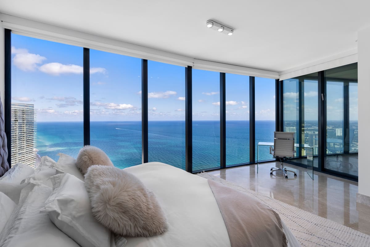 Melissa Barragan Presents A Spectacular 4-Bedroom Penthouse At Porsche Design Tower