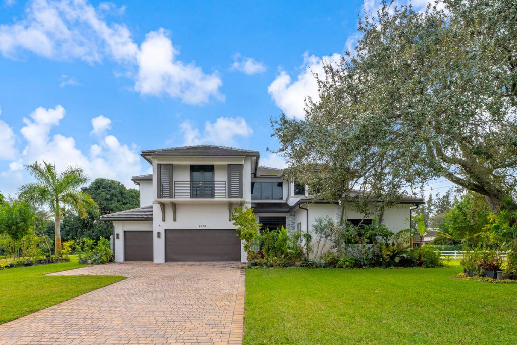 Wesley Ulloa & Bianca Guevara Present An Exceptional Estate In Florida