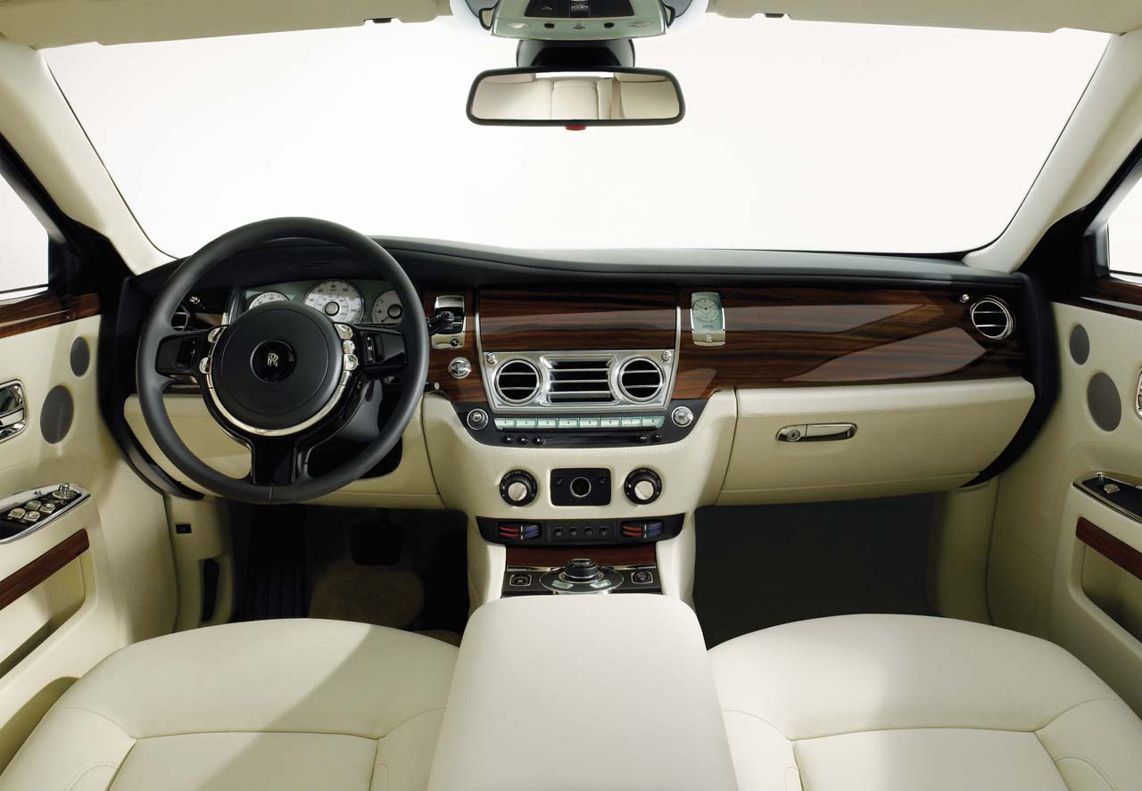 HD Radio Standard in Rolls-Royce 2010 Models