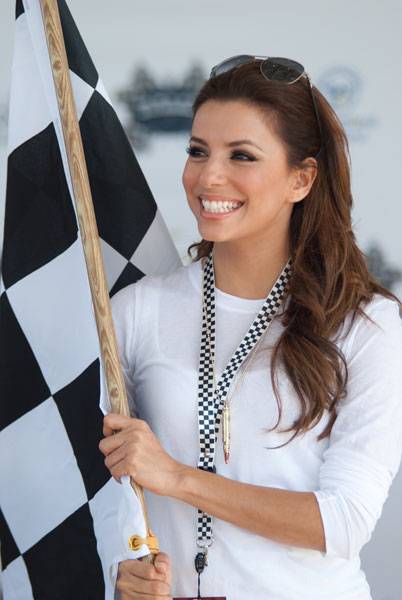 Where Jessica Simpson and Eva Longoria-Parker Go to Get Glowy