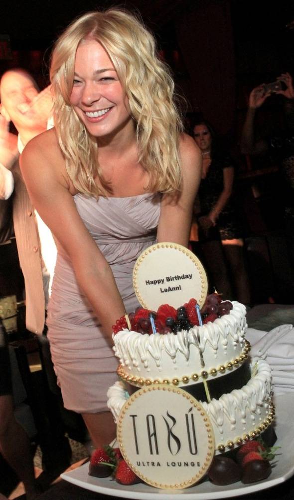 LeAnn Rimes and her birthday cake at Tabu Ultra Lounge