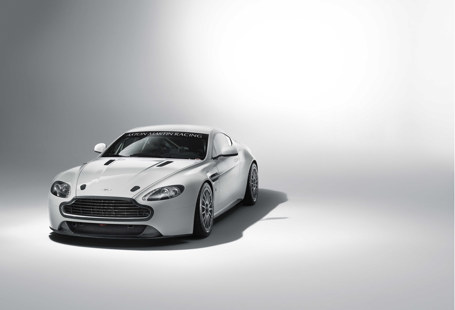 Aston Martin Racing Reveals New Vantage GT4