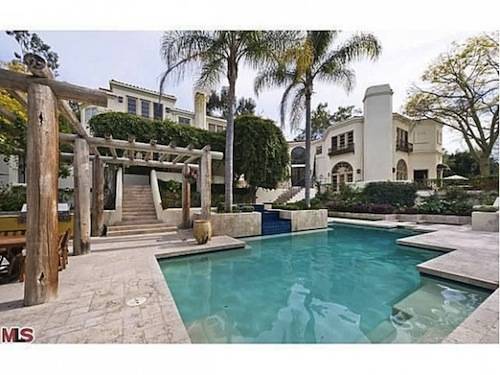 Arnold_Back-Exterior-Pool-574x430