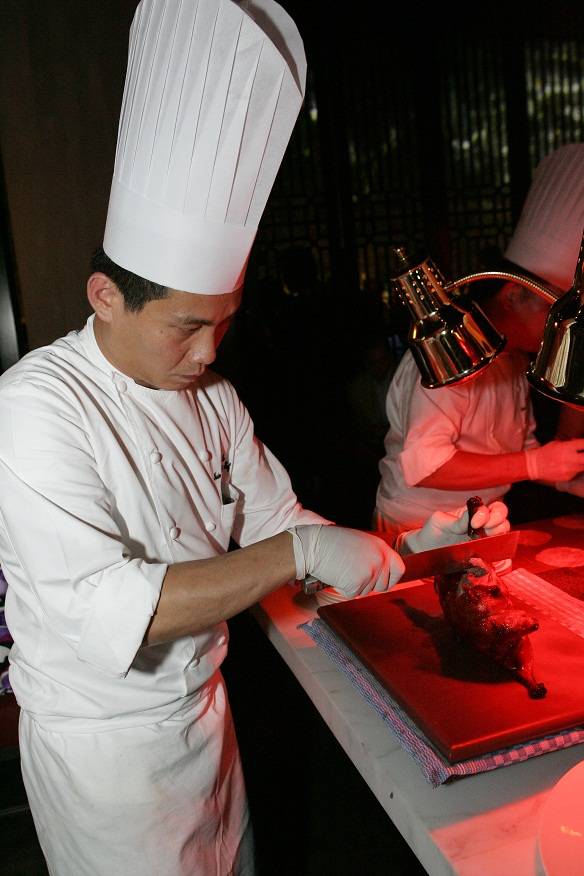 Chef de Cuisine Pang Pin Lee preparing Peping duck with Royal Beluga caviar at last year’s Hakkasan Abu Dhabi launch at the Emirates Palace